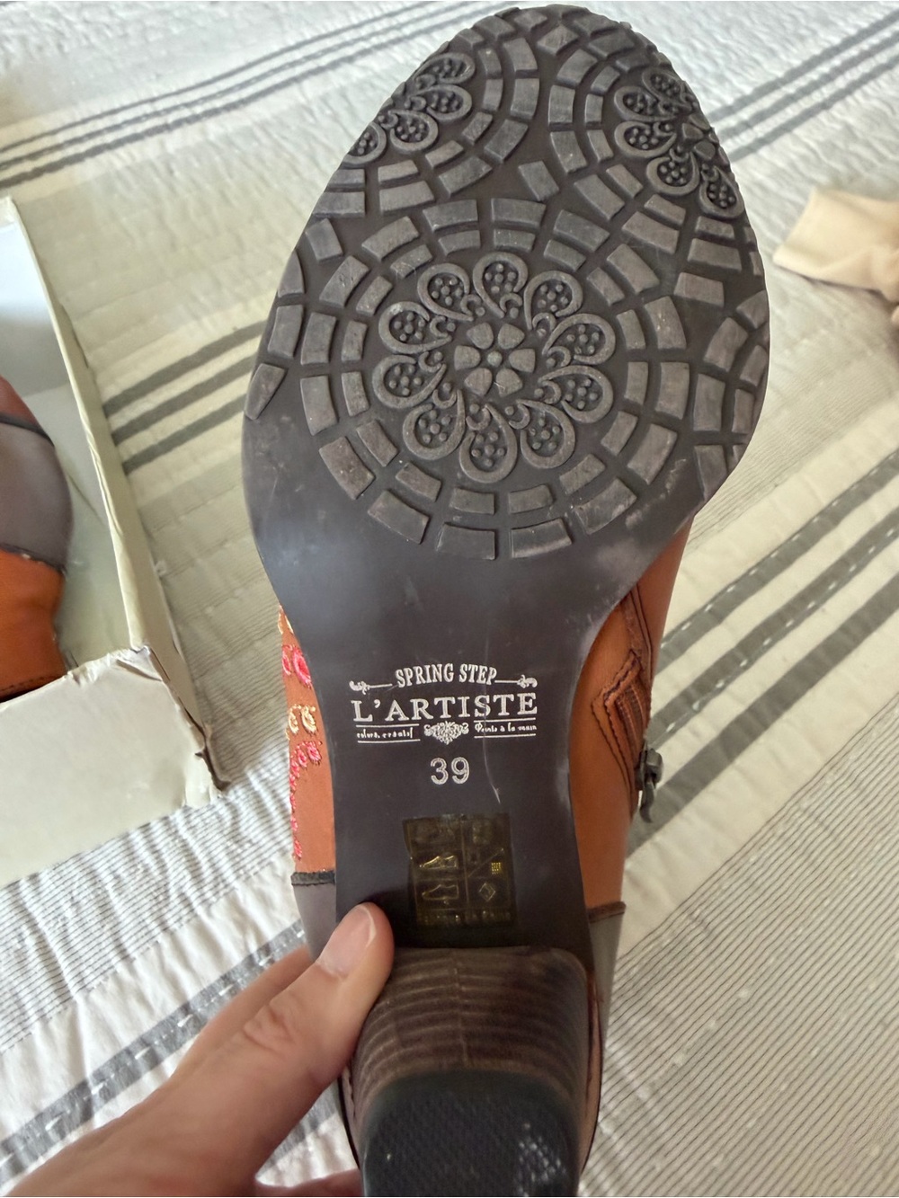 Spring Step L'Artiste Tan Leather Embellished Ankle Booties size 39. 8 - Picture 4 of 4